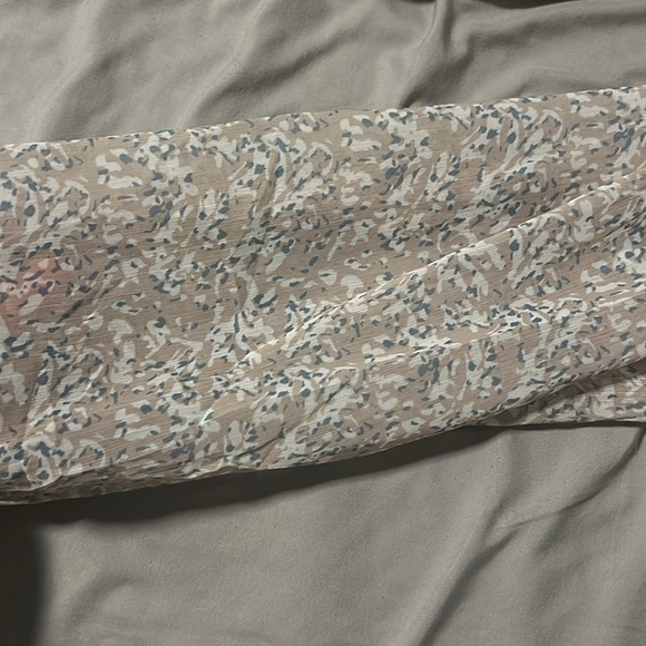 Worth collective Cameron Elegant Beige Floral Dress - Picture 4 of 7